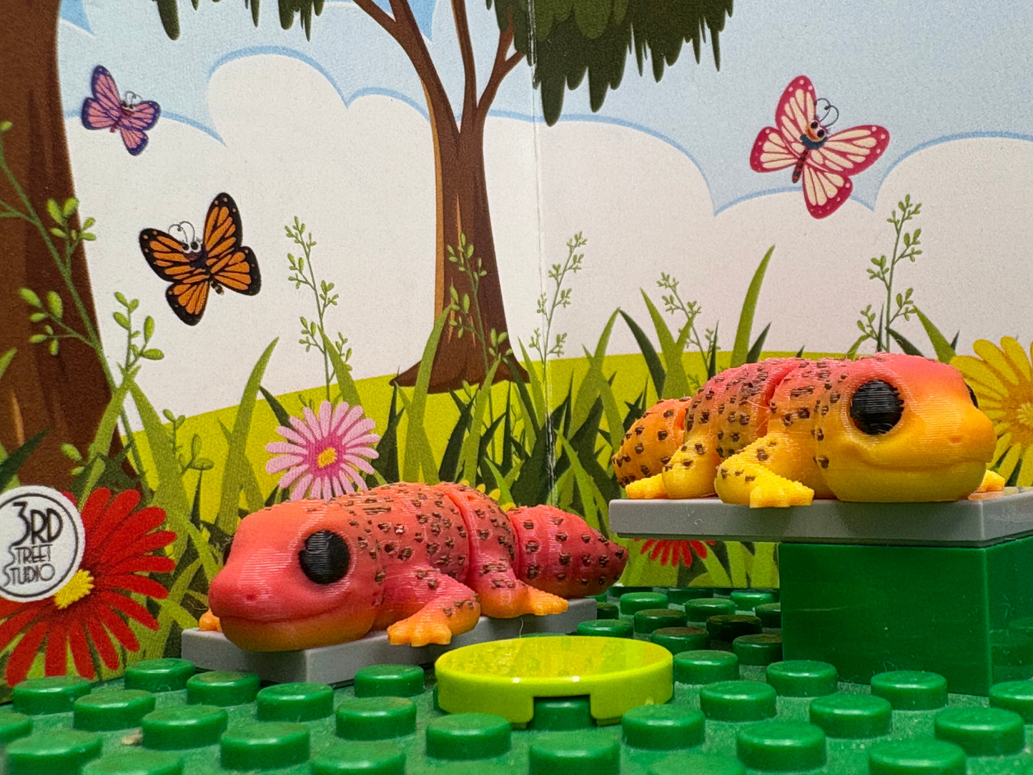 Charming Gecko Pocket Fidget Friend (with Colorful Play Scene)