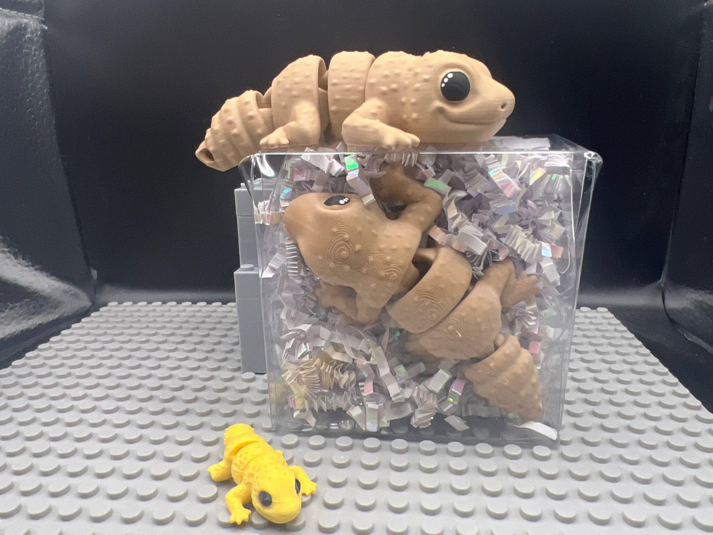 Charming Gecko Pocket Fidget Friend (with Colorful Play Scene)