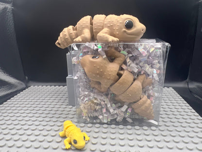 Charming Gecko Pocket Fidget Friend (with Colorful Play Scene)